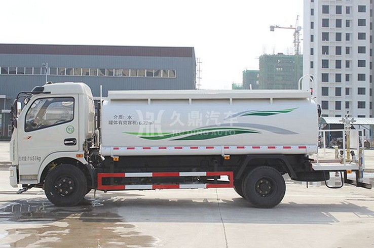 8方灑水車參數(shù)_8噸東風(fēng)多利卡綠化灑水車價(jià)格2