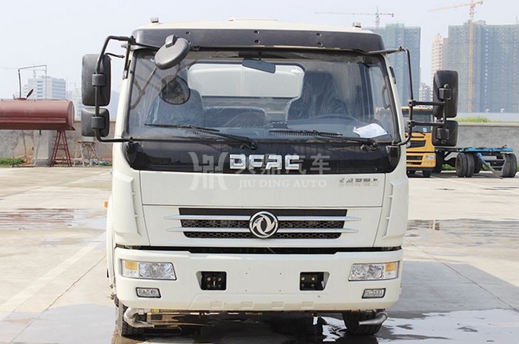 8方灑水車參數(shù)_8噸東風(fēng)多利卡綠化灑水車價(jià)格3