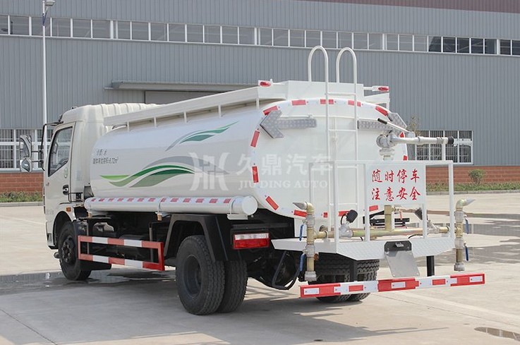 8方灑水車參數(shù)_8噸東風(fēng)多利卡綠化灑水車價(jià)格4