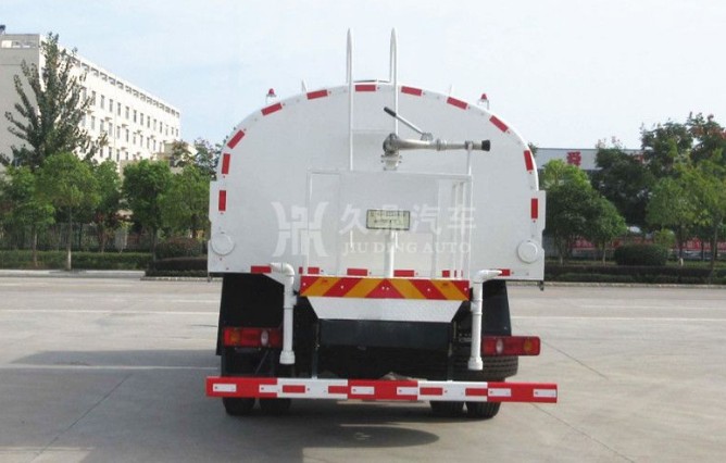 環(huán)衛(wèi)灑水車多少錢一臺(tái)_東風(fēng)天錦環(huán)衛(wèi)灑水車3