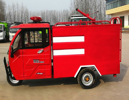 小型灑水車(chē)三輪_電動(dòng)三輪消防車(chē)_電動(dòng)三輪小型灑水車(chē)2