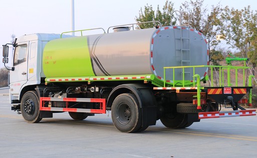 12����ˮ܇�����b���ه�ˮ_��(gu��)��12���|�L(f��ng)���õױPD3L�G����ˮ܇�S�҃r(ji��)��