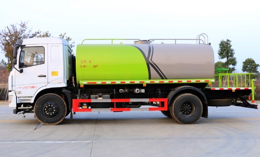 12方灑水車可以裝多少噸水_國六12噸東風專用底盤D3L綠化灑水車廠家價格3