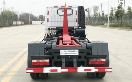 國六東風(fēng)多利卡藍(lán)牌勾臂式垃圾車圖片 國六東風(fēng)多利卡藍(lán)牌勾臂式垃圾車圖片