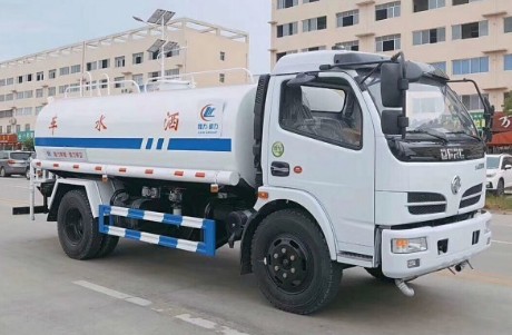 高效的灑水車圖片 高效的灑水車圖片