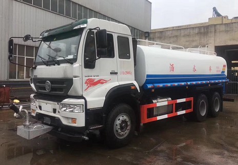 重汽斯太爾310馬力22方灑水車實車展示 重汽斯太爾310馬力22方灑水車實車展示