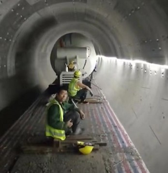 隧道涵洞鐵軌鐵路攪拌車圖片 隧道涵洞鐵軌鐵路攪拌車圖片
