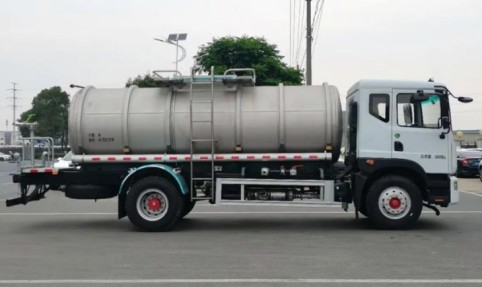 不銹鋼灑水車圖片 不銹鋼灑水車圖片