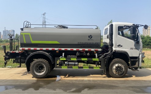 東風(fēng)凱普特9方四驅(qū)灑水車_CLT5125GPSEQ6型綠化噴灑車2